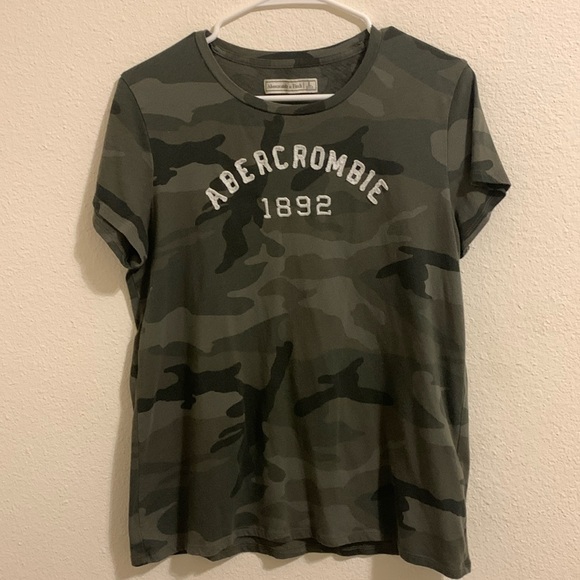 Abercrombie & Fitch Tops - Abercrombie & Fitch women’s size large camouflage short sleeve t-shirt